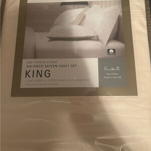 Brand New Kirkland Signature King Sheet Set – 540 Thread Count (Unopened)